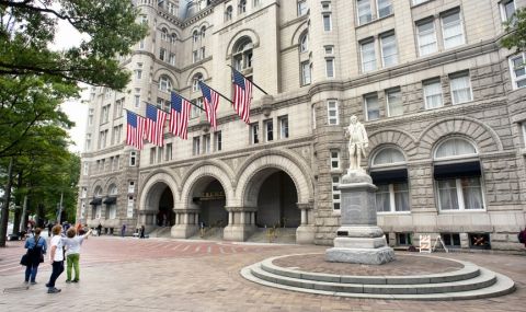 Тръмп продава най-скъпия си имот