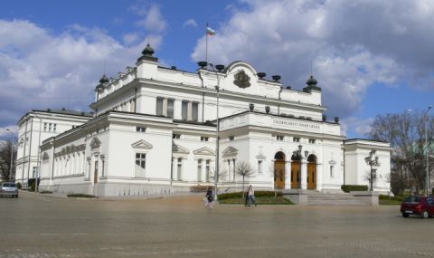 Ето колко струват машините, които проверяват зеления сертификат в Народното събрание