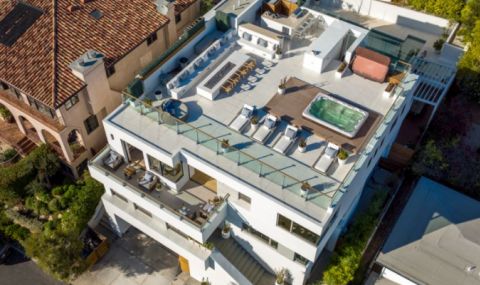 Супер модел продаде шикозното си имение