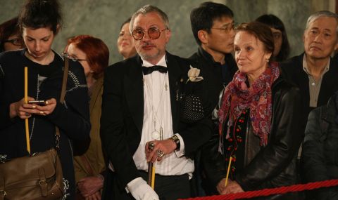 Денди се бори за живота си, черепът му е счупен