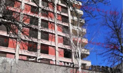 Обезопасяват сградата на бивш хотел