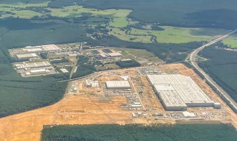 Tesla пуска гига фабриката си