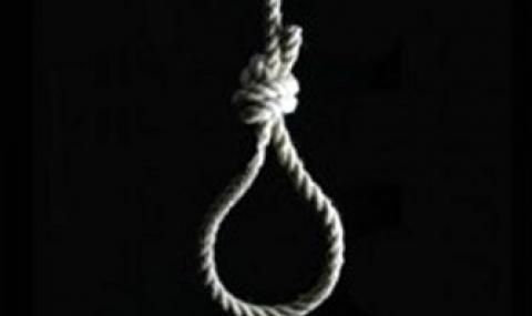 Намериха жена увиснала на бесило в Симитли