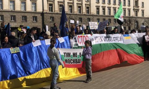 Организират фотоизложба „Русия трябва да спре кървавата си агресия срещу Украйна“