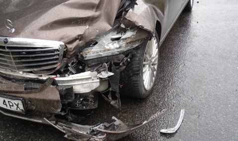 Потрошиха колата на кандидат за депутат след развода му