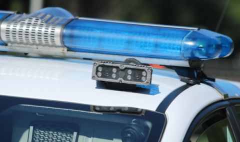 Двама пребиха жена