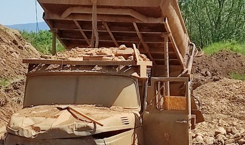 Разследват незаконен добив на злато в района на язовир „Огоста“