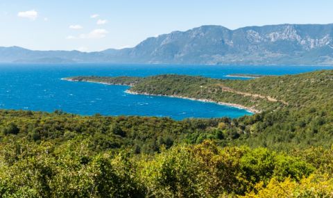 Съседите продават уникален остров