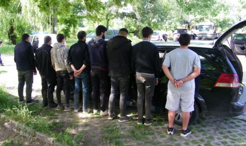 След гонка: Задържаха каналджии и мигранти в Ямбол