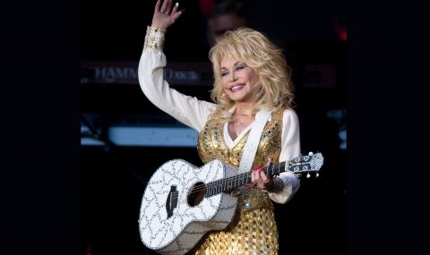 Включиха против волята ѝ Доли Партън в залата на славата на рокендрола