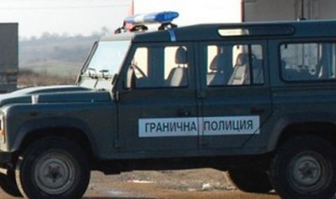 Задържаха бус с 18 мигранти на пътя Банско-Симитли