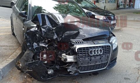 Екшън в Бургас: Джигит отнесе три паркирани коли при гонка с полицията