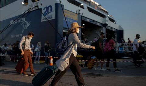 Расте броят на заразените с COVID-19 в Гърция