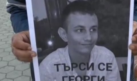 Втора седмица издирват 20-годишно момче