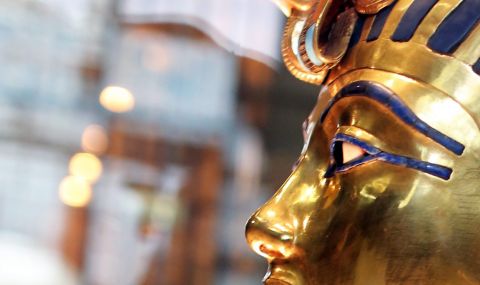 Пренесоха позлатения първи саркофаг на Тутанкамон в Големия египетски музей