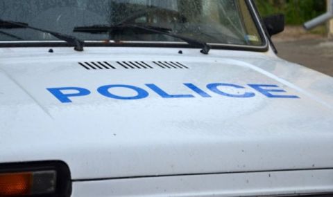 Удариха с брадва полицай в Кърджалийско