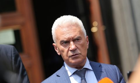 Задържаха Волен Сидеров, нахлул в Първо РУ