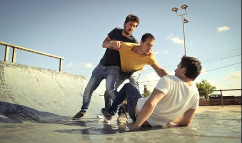 15-годишен преби мъж в центъра на Сандански