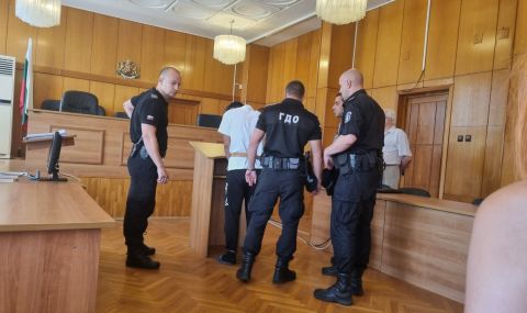 15-годишният шофьор на автобуса твърди, че турски гражданин е организирал трафика