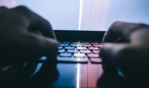 Аптекар разпространявал детско порно