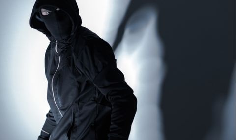 Двама маскирани и въоръжени обраха казино в Пещера