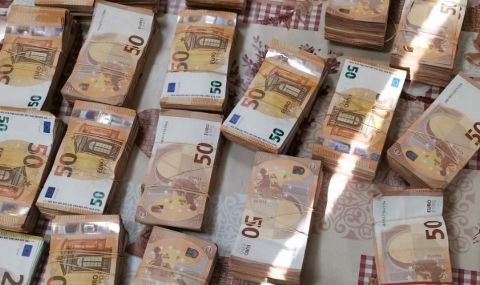 Недекларирани 210 000 евро в товарен автомобил на ГКПП Дунав мост – Русе