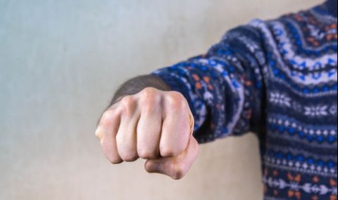 Петима пребиха и ограбиха мъж на Бунарджика