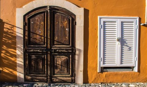 Продажбите бият рекорд шести пореден месец