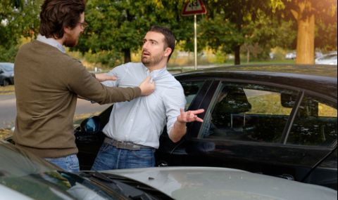 Агресия на пътя: Шофьор и четирима души се сбиха след скандал Пернишко