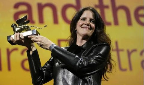 „Цялата красота и кръвопролитието“ взе „Златен лъв“ на фестивала във Венеция