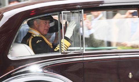 С възкачването на престола на Чарлз Трети по-резервираните млади британци поставят под въпрос монархията