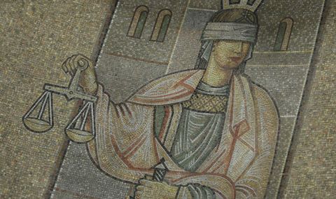 Задържане до 72 часа за 18-годишната, помляла пет коли пияна и дрогирана