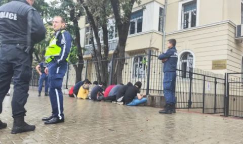 Заловиха нелегални мигранти на столичния „Орлов мост“, шофьорът им без книжка