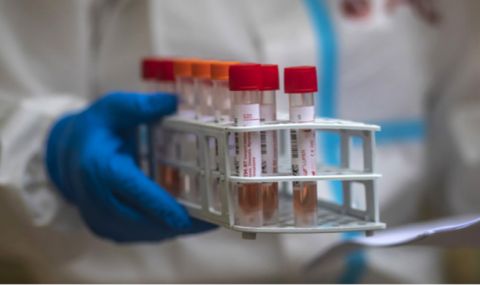 220 нови заразени в събота, починал е един с коронавирус