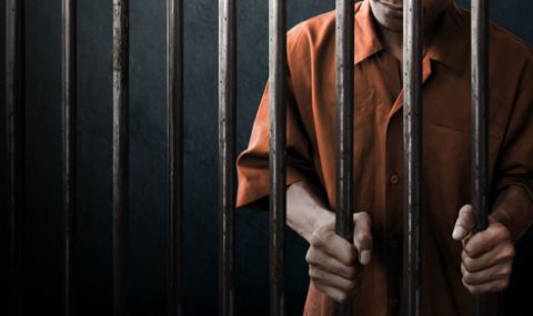 23 г. затвор за мъж, изнасилил и подпалил 17-годишната си братовчедка