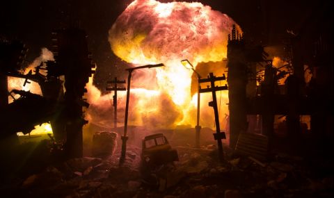 Йодни таблетки, бункери, информационни кампании: в Източна Европа се подготвят за ядрена катастрофа