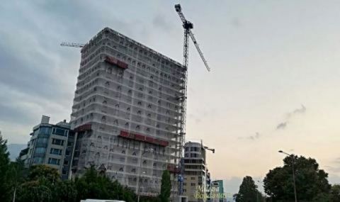 Нов протест срещу строителството на скандален имот