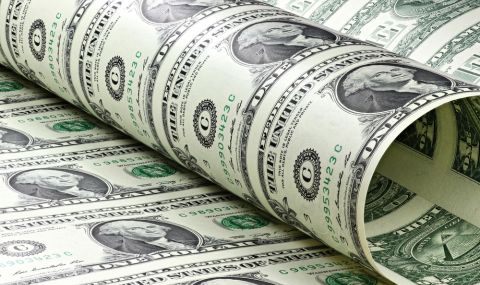 Доларът се обезценява спрямо основните световни валути