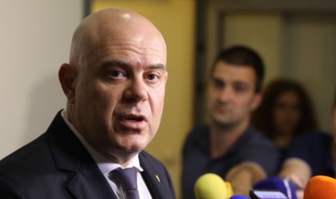 Гешев: Очакваме оставката на прокурор Бисер Михайлов