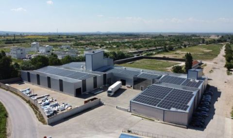 Как фирмите в България сами произвеждат електричество от слънцето