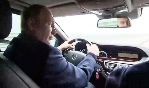 Mercedes-ът, с който Путин мина по реставрирания Кримски мост, е S-Klasse W221 (ВИДЕО)