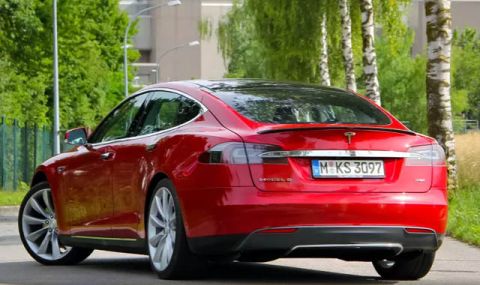 Германец измина с Tesla Model S 1.7 милиона километра, но смени… 12 мотора!