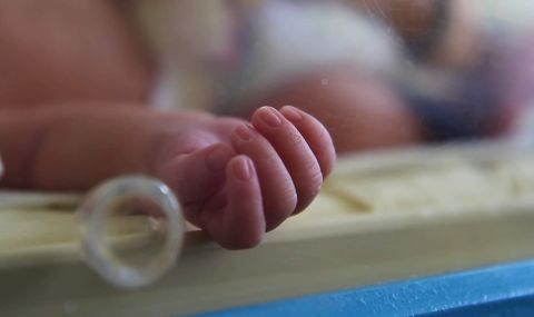 Родени заедно с новата година: Две момченца проплакаха в 00.01 ч. – в София и Пловдив