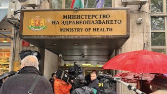 Протест пред МЗ поиска оставката на служебния здравен министър заради шефа на „Пирогов“