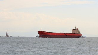 Русия освободи петролен танкер, който задържа в Балтийско море