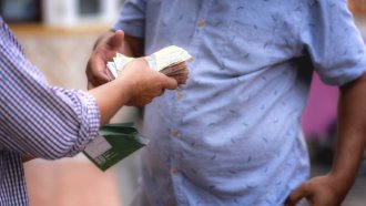 Не зная как. Ще имам проблеми. Няма смисъл: Наръчник насърчава да не мълчим за корупция