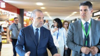 Отнет лиценз, уволнен шеф и реорганизация след блокираните пътници на летището в София