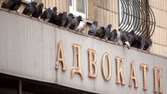 Държавата увеличава двойно най-ниските хонорари за служебните адвокати