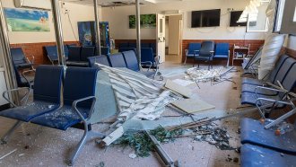 Техеран удари голяма болница. Израел: Хаменей не може да съществува повече