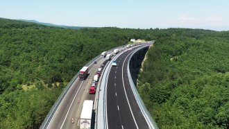 Жегата спря автомобилите над 20 тона в Русенско